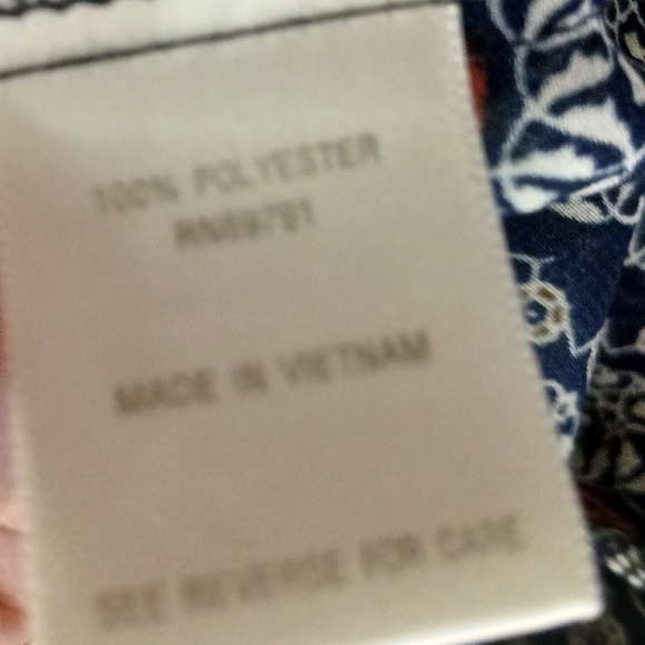 Roz & Ali Women's Navy Medallion Print Sleeveless With Red Border Size 1X - Picture 6 of 8